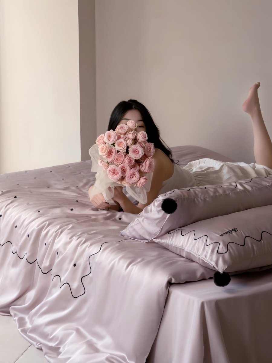 Elegant Polka Dot Silky Smooth Tencel Lyocell Queen Size Duvet Cover Set