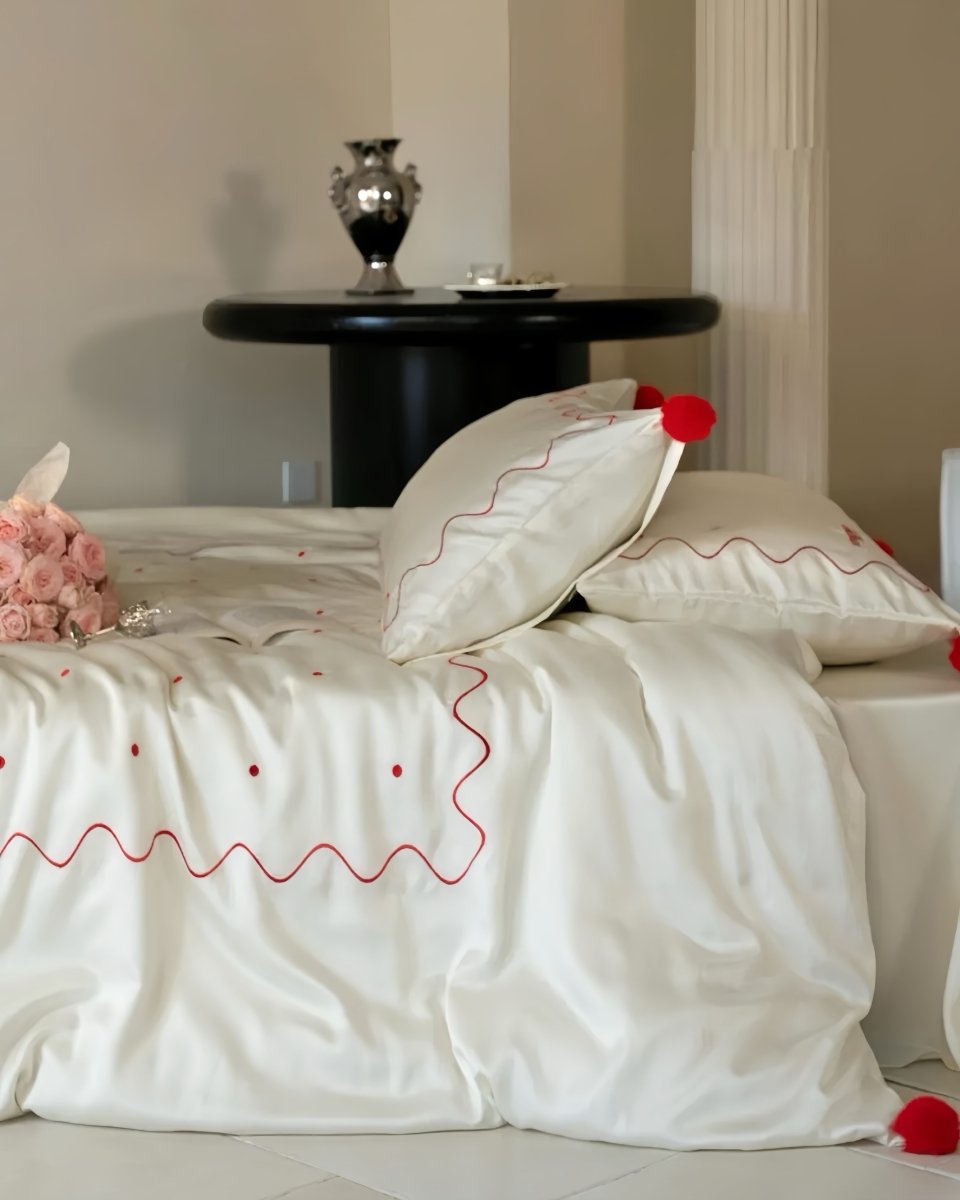 Elegant Retro Polka Dot Silky Smooth Tencel Lyocell Queen Size Duvet Cover Set
