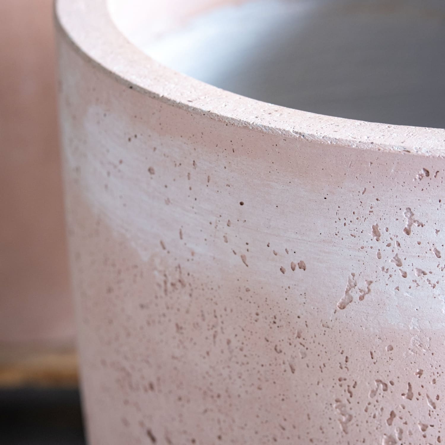 Vessara | Blushstone – 40cm Large Tall Concrete Planter – 19L Decorative Vase Pot