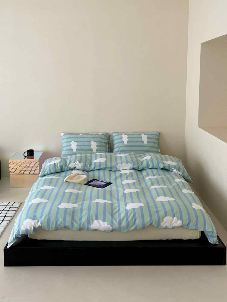 Whimsical Cute Cloud Stripe Queen Size Cotton Duvet Cover Set With Pillowcases