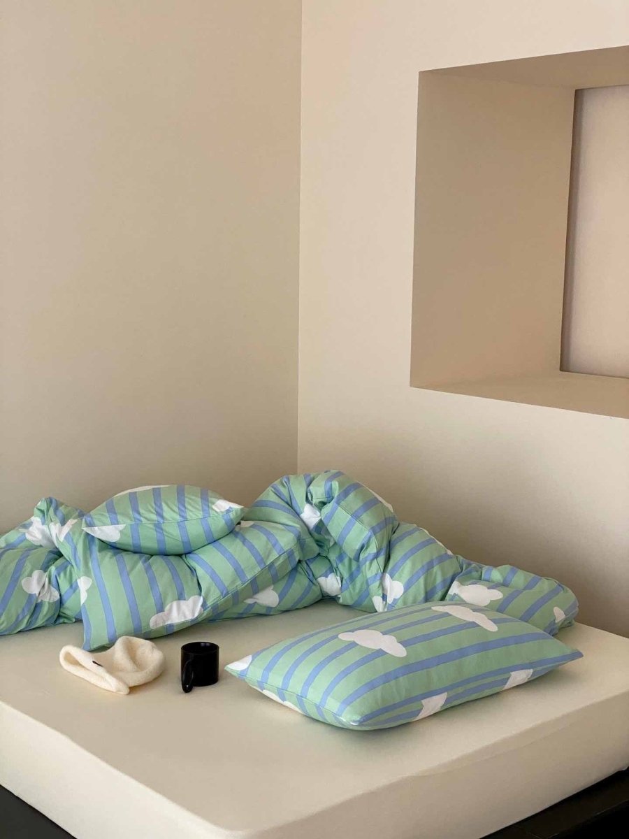 Whimsical Cute Cloud Stripe Queen Size Cotton Duvet Cover Set With Pillowcases
